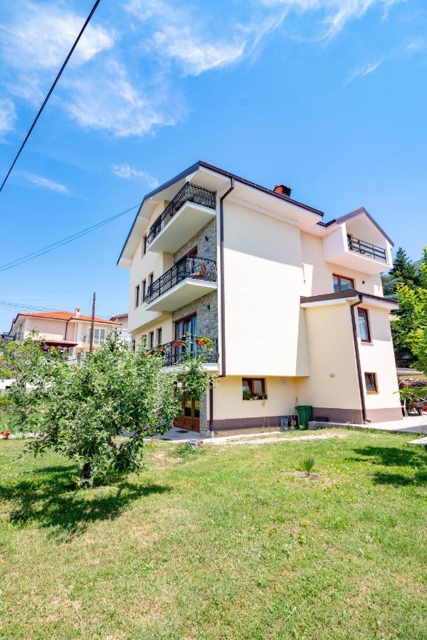 Et Larum Peštani Dış mekan fotoğraf